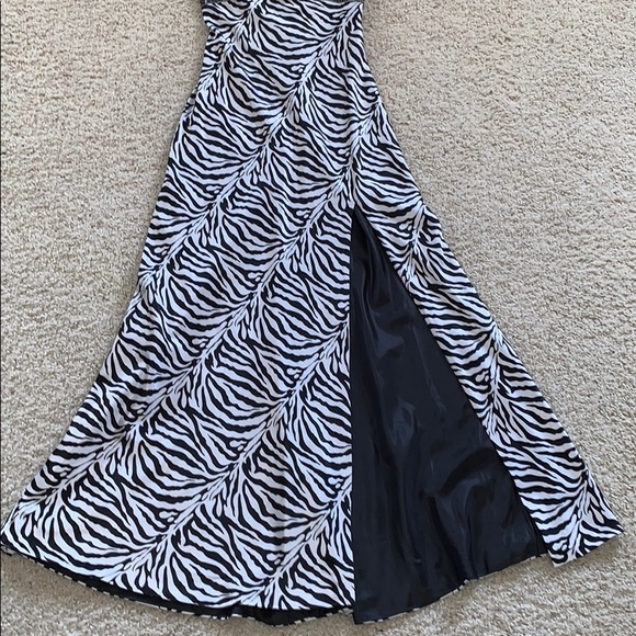 🦓 Zebra Prom Dress - Picture 4 of 8